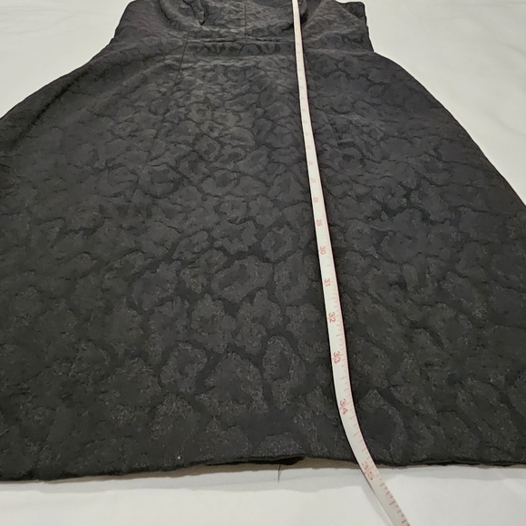 H&M ✦ Black Animal Print Dress 2 ✦ Cutout Back Lined Structured Sleek Stretch 2 - Picture 13 of 16